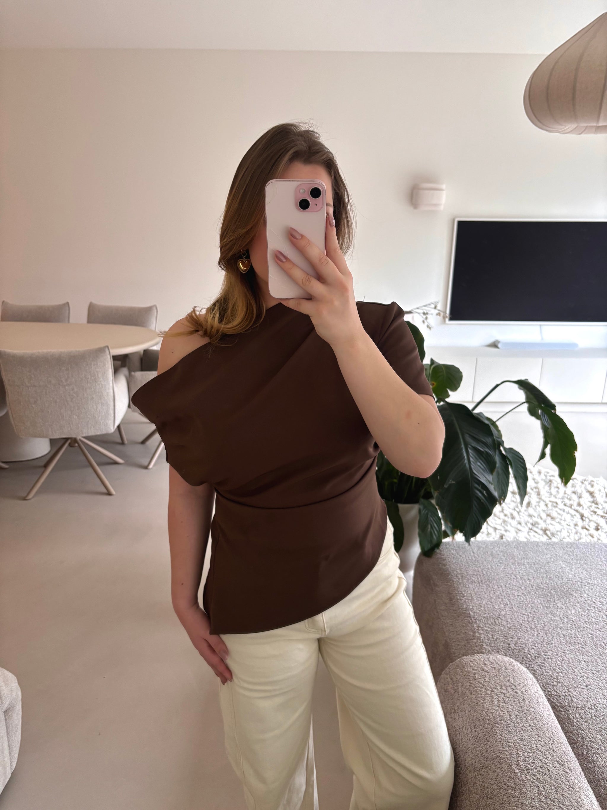Top off shoulder bruin